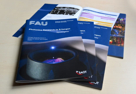 Zum Artikel "Brochure “Photonics Research in Erlangen” including Scientist, Research, and Publications Spotlight of the QOQI group"
