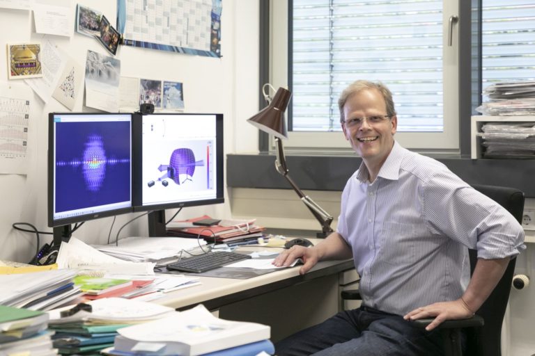 Joachim von Zanthier did his doctorate under the current Nobel laureate in physics, Alain Aspect – Nürnberger Nachrichten coverage